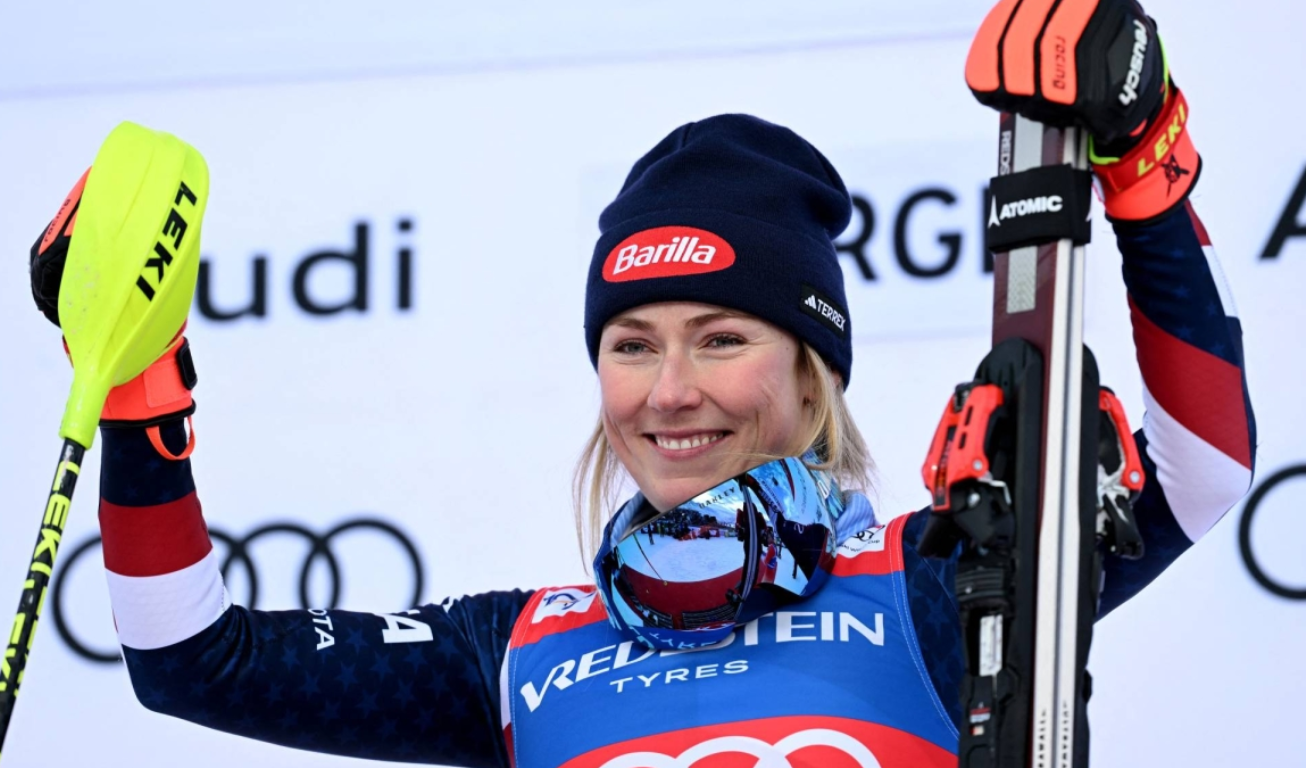 Mikaela Shiffrin keeps World Cup slalom streak going but slams course conditions in night race